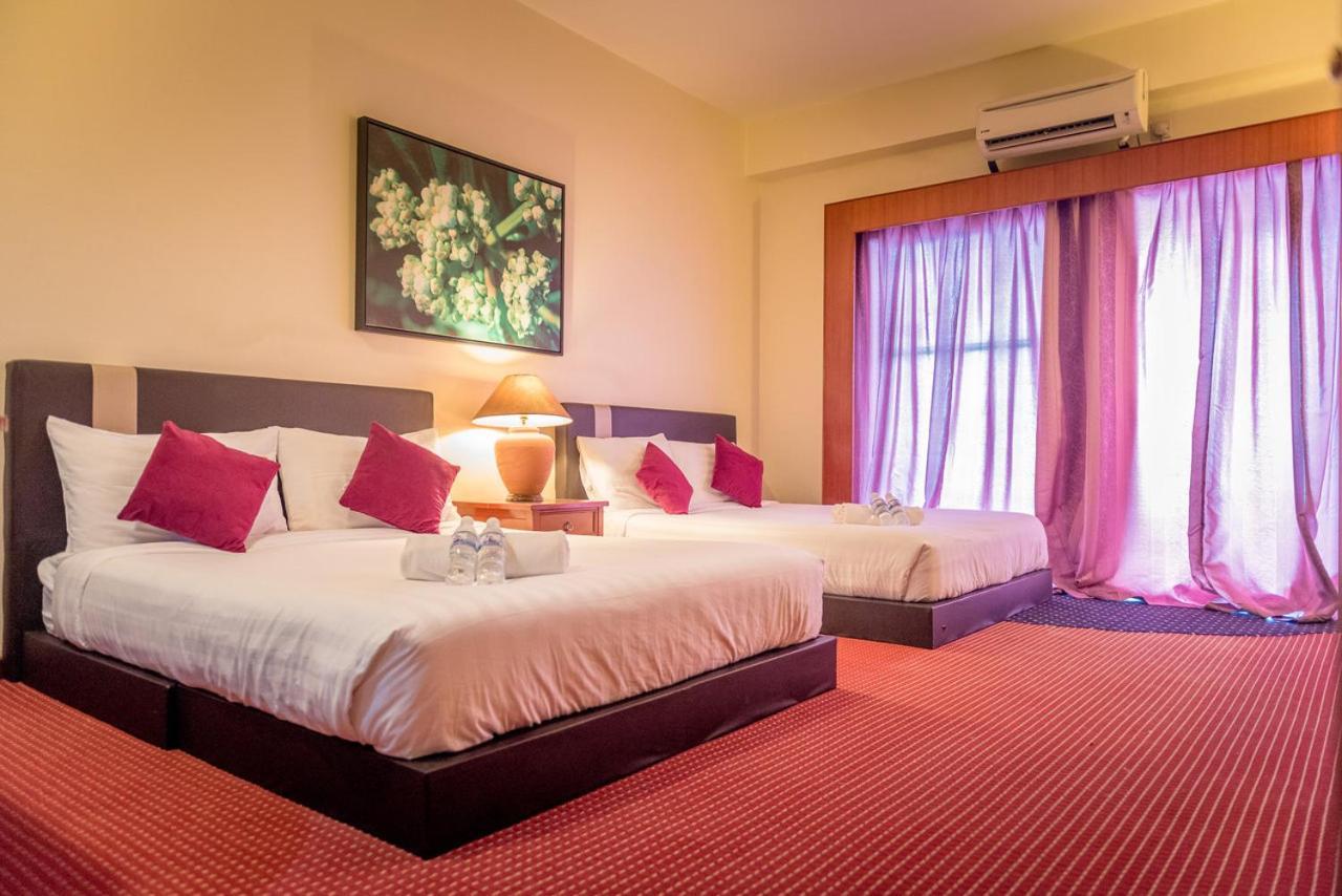 J Beach Suites At Rainbow Paradise Tanjung Bungah  Zewnętrze zdjęcie